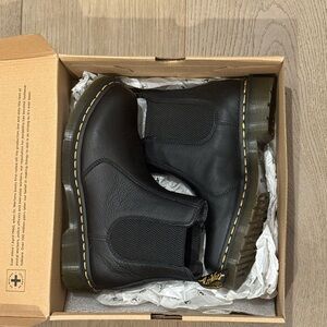 Dr Martens women’s Chelsea boots